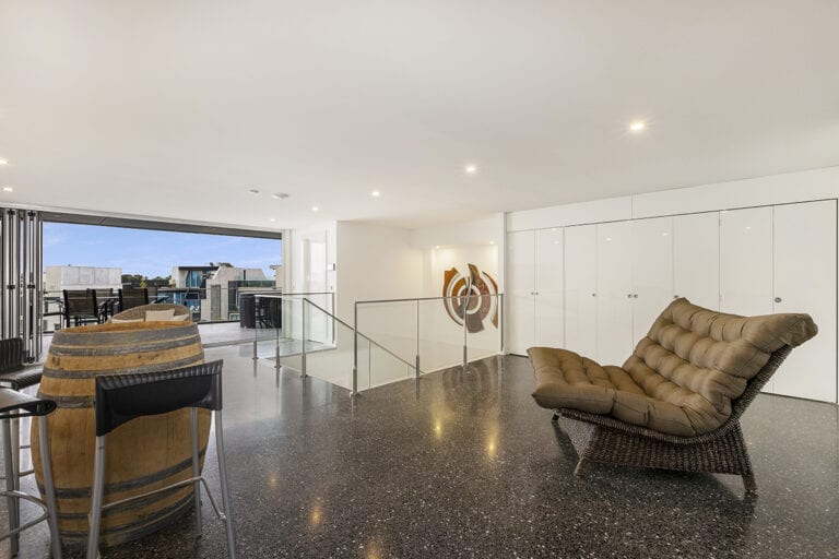 6Top Floor